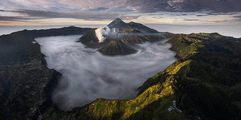 Fikri Muharom berhasil memenangkan penghargaan Fotografer Terbaik Asia Tenggara dalam ajang The Pano Awards lewat karyanya yang berjudul The Volcanoes Theatre, menampilkan keindahan Gunung Bromo.