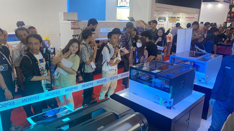 Epson Indonesia dengan bangga meluncurkan rangkaian printer profesional terbaru dari seri SureColor yang dirancang untuk memenuhi berbagai kebutuhan pencetakan berkualitas tinggi di industri fotografi foto ( Epson )