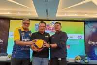 Wakil Manajer Jakarta Livin Mandiri Adnan Husein, Wakil Ketua PLN Mobile Proliga 2025 Reginald Nelwan, dan Arya Tresna Perdana sebagai Senior Account Executive di Level Tujuh Event Organizer (dari kiri ke kanan).