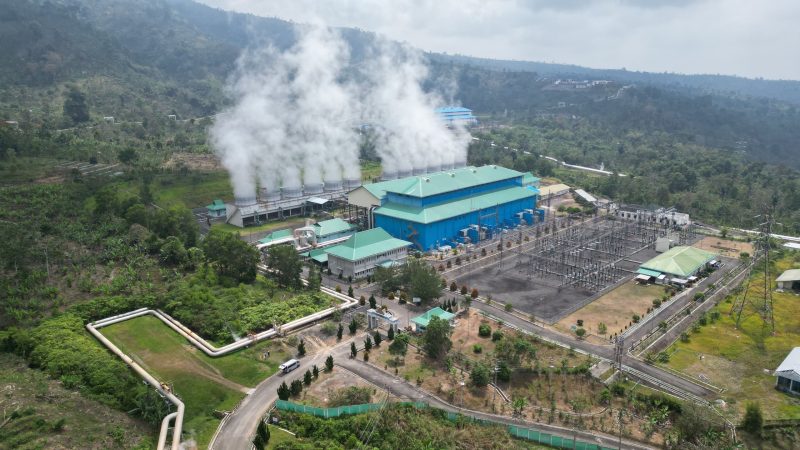 Pembangkit Listrik Tenaga Surya (PLTS) Terapung Cirata berkapasitas 192 megawatt peak (MWp) di Kabupaten Purwakarta, Jawa Barat, menjadi salah satu proyek strategis nasional yang memanfaatkan potensi energi baru terbarukan (EBT) untuk mendukung tercapainya swasembada energi.