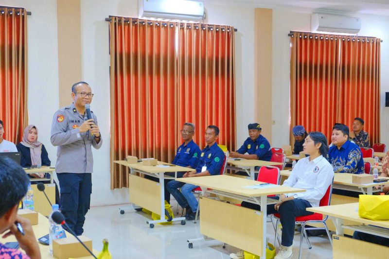 Kompol Dr. Iwan Rasawan, SH, MH dari Polres Purwakarta