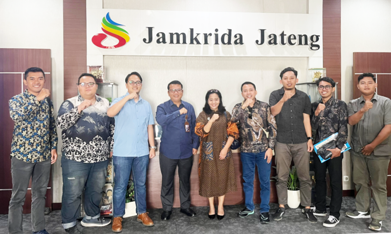 Ketua dan Pengurus IPDA berfoto bersama jajaran PT Jamkrida Jawa Tengah  usai  Audensi.(foto/doc.IPDA)