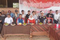 Ikut hadir Ibu Camat Pucuk Rantau Hj. Yulinar (tengah) dan Staf Khusus Bupati Kuansing, Adnan (sebelah kiri Ibu Camat)