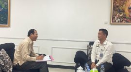 Kalapas Brebes, Gowim Mahali (baju putih) berbincang bersama Tim Ombudsman RI. Foto: doc Lapas Brebes