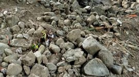 Talud senilai Rp 200 juta yang baru dua pekan selesai pengerjaan ambruk. Fot: istimewa