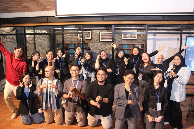 foto : Founder silang.id bersama team. 