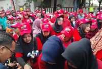Ratusan peserta padati jalan Jenderal Sudirman Brebes di acara fun walk Brebes government autoshow 2025. Fot: Poskotaonline