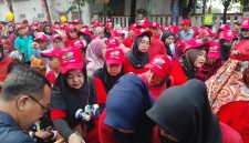 Ratusan peserta padati jalan Jenderal Sudirman Brebes di acara fun walk Brebes government autoshow 2025. Fot: Poskotaonline