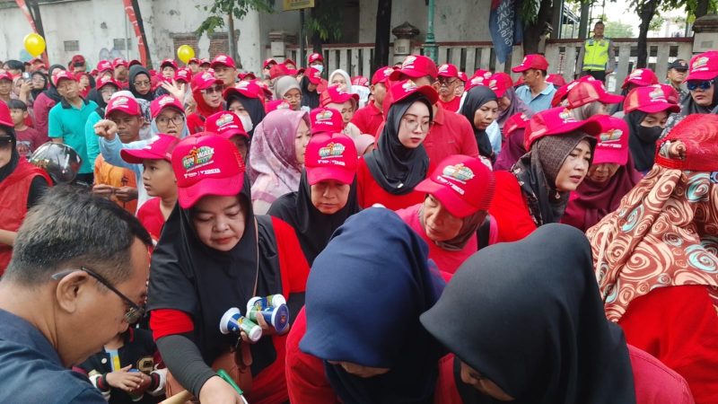 Ratusan peserta padati jalan Jenderal Sudirman Brebes di acara fun walk   Brebes government autoshow 2025. Fot: Poskotaonline