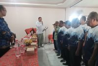 Pamor Wicaksono, ketua umum PTMSI Brebes saat melantik pengurus PTM Tunas Bangsa Korwircal Wanasari. Fot: Poskotaonline