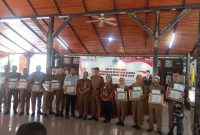 Sepuluh OPD peraih pengawasan kearsipan dengan kategori memuaskan dan sangat memuaskan. Fot: poskota.online