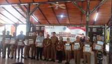 Sepuluh OPD peraih pengawasan kearsipan dengan kategori memuaskan dan sangat memuaskan. Fot: poskota.online