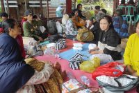 Warga yang menyelematkan diri dan lari kehutan karena longsor di Dukuh Situkung, Desa Pandarum, Kecamatan Pandanarum berhasil di evakuasi oleh Tim SAR Gabungan. (foto/doc)