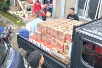 PT BPR BKK Mandiraja, Banjarnegara   menyerahkan bantuan bagi korban bencana tanah longsor di Dukuh Situkung, Desa Pandanrum, Banjarnegara.(foto/doc)