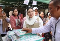 Bupati Paramitha saat membuka acara GMP di Desa Padasugih, Rabu (10/12). Fot: ist