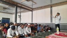 Puluhan Wargabinaan mengikuti Manqib bertempat di masjid At Taqwa Lapas Brebes pada Kamis (4/12/2025). Fot: doc Lapas Brebes.