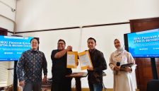 Ikatan Pemuda Penggerak Desa Indonesia (IPDA) mengadakan MoU dengan Hetero Space. MoU di tandatangani oleh Ketua Umum IPDA Arifin Kusuma Wardani dan Perwakilan Hetero Space Irfan Bachtiar di Aula Kantor Karesidenan Lama Banyumas pada Sabtu, (29 /11/2025).(foto/ahr)