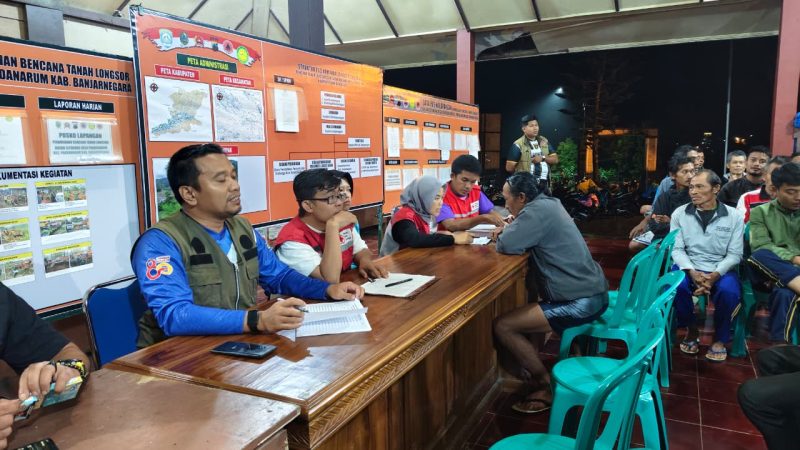 219 KK Terdampak Longsor Pandanarum terima bantuan tahap 3 dari PMI Banjarnegara.